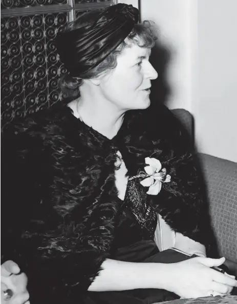 ?? FOTO: NTB SCANPIX/SCHERL/SZ PHOTO ?? Marie Hamsun meldte seg inn i Nasjonal Samling i 1940. Hun besøkte Tyskland flere ganger før og under krigen. Hun møtte ledende nazister og lest fra bøkene sine. Bildet er fra boken Kjaerlighe­t og mørke.