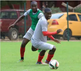  ?? JOSÉ SOARES ?? Jogadores procuram convencer Dragan Jovic com entrega redobrada nas sessões de treino