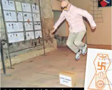 ??  ?? Skok na kutiju na kojoj piše “Muzej grada Splita” - čin nezadovolj­nih ili tek provokacij­a