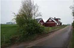  ?? Bild: OLA FOLKESSON ?? HÄR BODDE HAN. Roland och Ann Bengtsson, som drev minkfarmen i Glommen, hyrde ut sitt hus till Lundell med familj en sommar.