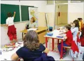  ??  ?? ALLA LAVAGNA In Italia ci sono 8.797 scuole medie inferiori (dati Miur).