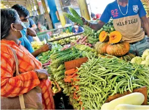  ?? ?? Housewives complain of soaring vegetables prices