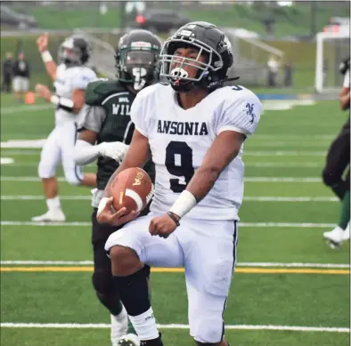  ?? Pete Paguaga / Hearst Connecticu­t Media ?? Ansonia’s Darell McKnight celebrates scoring a touchdown during a game against Wilby at Municipal Stadium in Waterbury on Thursday.