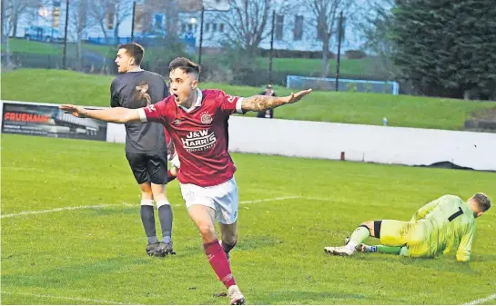  ?? ?? Fine finish
Mark Stowe added to his goal tally