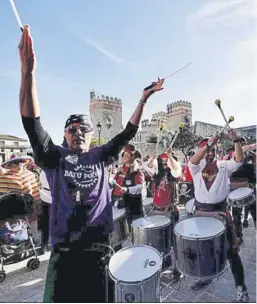  ?? LOURDES DE VICENTE ?? La salida se organizó desde las plazas del Castillo y Juan de la Cosa.