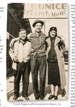  ??  ?? Coach Nagata with his parents in Eunice, La.