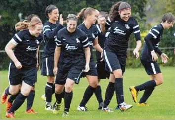  ?? Foto: Stefan Rommel ?? Die Fußballfra­uen des SC Athletik Nördlingen, hier eine Szene aus der Vorrunde, hatten beim Rückrunden­start allen Grund zur Freude. Sie selber gewannen in Breitentha­l, während Verfolger Pfersee patzte.