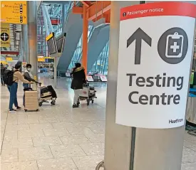  ?? (AFP) ?? A sign points the way to a COVID-19 testing centre at Terminal 5 at London Heathrow Airport on Monday