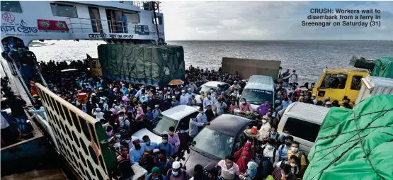  ??  ?? CRUSH: Workers wait to disembark from a ferry in Sreenagar on Saturday (31)