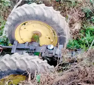  ?? /CORTESIA ?? PÁNUCO, Ver., Enero 12. El joven que viajaba en un tractor sufrió fractura en un brazo y golpes en diversas partes del cuerpo