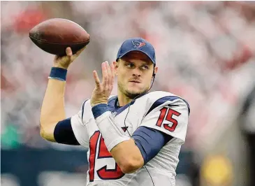  ?? Patric Schneider/Associated Press ?? Houston Texans’ Ryan Mallett throws on the sideline during the second half of a 2015 game against the Kansas City Chiefs in Houston. He has died at age 35.