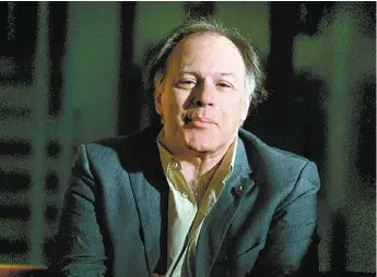  ?? ESPECIAL ?? Javier Marías llama “efecto tarima” cuando estos sujetos suelen hablarnos desde un pedestal.