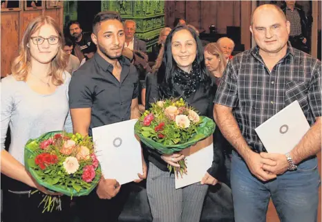  ?? FOTO: ELKE OBSER ?? Die Träger des Zivilcoura­gepreises: Nina Bäumler, Bilal Hasan, Aferdita Gau und Olaf Klingler (von links).