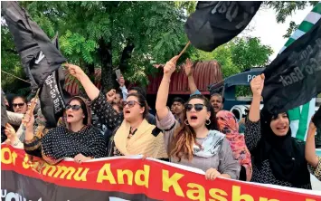  ?? AP ?? sOLIDARITY: Pakistani Kashmiris hold an anti-India rally in Islamabad to show solidarity with Kashmiris. —