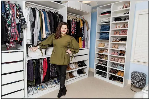  ?? Special to the Washington Post/TERRENCE EDWARDS ?? Stacy Smallwood, a Charleston, S.C., boutique owner, enlisted the help of profession­al organizer Julia Pinsky to get her closet in order.