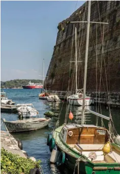  ?? ?? FLOAT YOUR BOAT
Above: A canal next to the Old Fortress of Corfu, which was built by Venetians on the site of a former Byzantine castle in the 15th century.
Below: Club Med 2 with her sails up at sunset.