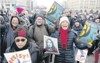  ?? |ADAM BERR-GETTY IMAGES ?? Activistas participan en una manifestac­ión por los derechos de las mujeres el 21 de enero, en Berlín, Alemania.