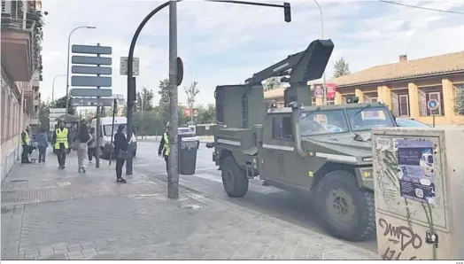  ?? EFE ?? Los vehículos militares se están haciendo presentes en las calles de Granada.