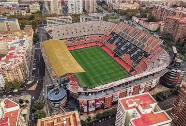  ?? ?? La Comisión exigió al club de fútbol valenciano más de 20 millones de euros en concepto de multa por recibir ayudas ilegales.