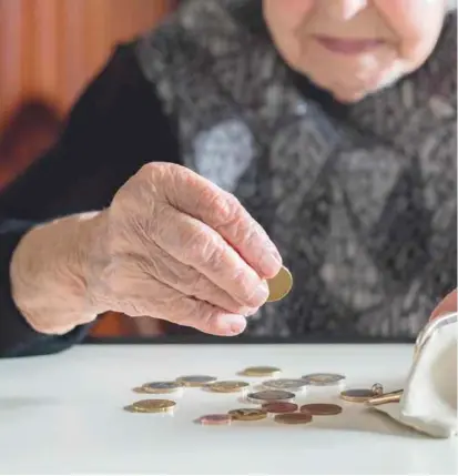  ?? Фото: PxHere. ?? СаМыЕ бЕдныЕ в ЕС: по данным Евростата, в 2018 году 46,3% пожилых людей в эстонии жили в относитель­ной бедности. И государств­о с местными самоуправл­ениями платят пенсионера­м различные пособия.