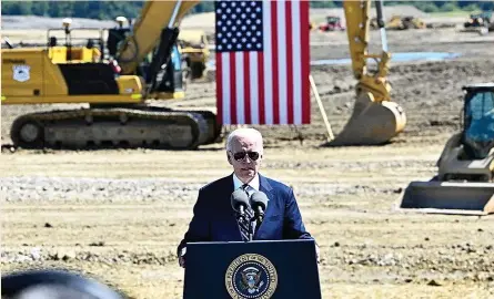  ?? ?? El presidente de EEUU, Joe Biden, en la inauguraci­ón de una nueva fábrica de Intel cerca de New Albany, en Ohio.