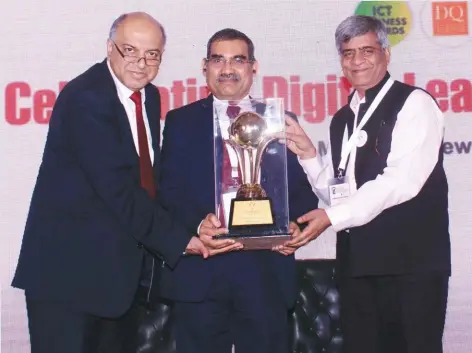  ??  ?? Abhaya Prasad Hota, former MD, National Payment Council of India( NPCI) receiving the award