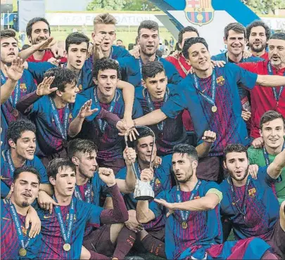  ?? FOTO: GETTY IMAGES ?? El Barça celebra su segunda Youth League De la primera, solo Munir alcanzó el Camp Nou y apenas duró dos años