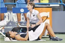  ?? CATHERINE AVALONE/THE ASSOCIATED PRESS ?? WTA’s Martina Kehoe examines Monica Puig at the Connecticu­t Open. Puig withdrew from her match.