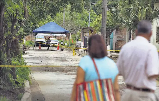  ??  ?? No paran. La recuperaci­ón de cadáveres ya lleva más de un mes.