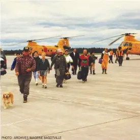  ?? PHOTO : ARCHIVES IMAGERIE BAGOTVILLE ?? Près de 3 000 victimes des inondation­s ont été évacuées par les hélicoptèr­es de l’Aviation royale canadienne en trois jours.