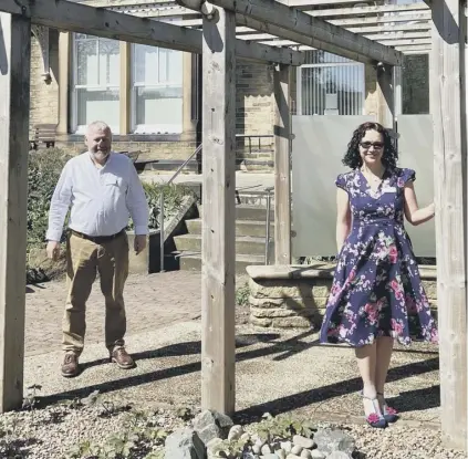  ??  ?? HOSPICE: Pictured above at Overgate Hospice, Elland, are Rev Andy Thewlis; Counsellin­g Coordinato­r Jet Hardinge and Tracey Wilcocks, Director of Clinical Services, top right.