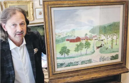  ?? DARREN STONE, TIMES COLONIST ?? Peter Boyle displays the painting Grandma Goes To The City, at Lunds Auctioneer­s &amp; Appraisers.