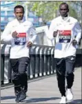  ??  ?? Bekele y Kipchoge, en Londres.