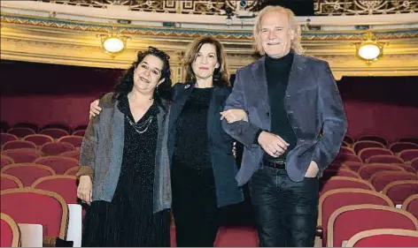  ?? EDUARDO CANDEL ?? Lluís Homar ayer junto a Amaya de Miguel, del Inaem, y Helena Pimenta (izquierda), actual directora de la compañía