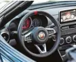  ??  ?? Im Cockpit hat die Zeit die deutlichst­en Spuren hinterlass­en. Hier der Abarth …