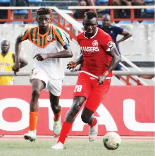  ??  ?? Bobby Clement (28) of Rangers Internatio­nal is challenged by a Salitas player during their CAF Confederat­ion Cup match recently