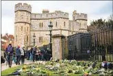  ?? CHRIS J RATCLIFFE GETTY IMAGES ?? People arrive Saturday at Windsor Castle to leave floral tributes to Prince Philip, who died Friday.