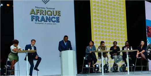  ?? ?? Le président Emmanuel Macron, lors d’un débat avec des jeunes africains, en marge du sommet Afrique-France, le 8 octobre 2021 à Montpellie­r. (Crédits : DR.)