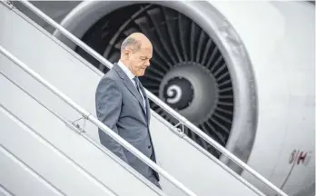  ?? FOTO: MICHAEL KAPPELER/DPA ?? Kanzler Olaf Scholz (SPD) auf der Reise nach Bulgarien. Ein Besuch in der Ukraine soll bald folgen.