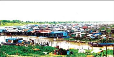  ?? SAM RITH ?? Interior Minister Sar Kheng defends authoritie­s’ plan to relocate Vietnamese families living in houseboats on the Tonle Sap river in Kampong Chhnang province.