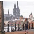 ?? FOTO: DPA ?? Eine Joggerin ist am Kölner Rheinufer unterwegs.