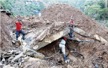  ?? — Reuters photo ?? Rescuers continue their search for missing miners at a small-scale mining camp in Itogon, Benguet.