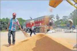  ?? HT PHOTO ?? The Punjab food and civil supplies department has started closing the mandis from May 5 and 1,100 of them have already stopped wheat procuremen­t.