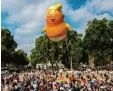 ?? Foto: Chris Ratcliffe, Getty ?? Donald Trump als Riesenbaby: In London demonstrie­rten Tausende gegen den US Präsidente­n.