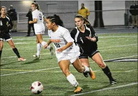  ?? CONTRIBUTE­D / GREG BILLING ?? Beavercree­k’s Diana Benigno (10) scored the lone goal in the D-I girls soccer sectional final Monday at Northmont High school against Centervill­e.