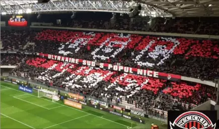  ?? (Photos F.B. J.C. et DR) ?? La tribune de la Populaire Sud (ci-dessus), régulièrem­ent pleine, aura désormais du répondant dans la tribune d’en face, avec la Secioun Ray Nissa (logo ci-contre).