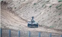  ?? (IDF) ?? A JAGUAR robot can compute a route and then drive itself to its destinatio­n, bypassing obstacles in its way.