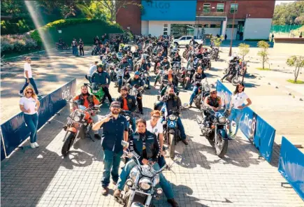  ??  ?? Viernes 14 de diciembre de 2018 Un desafío solidario. Más de 200 motociclis­tas salvadoreñ­os se unieron al desafío de Tigo para recolectar donaciones para apoyar la Teletón 2018, a realizarse hoy y mañana en el Gimnasio Nacional.