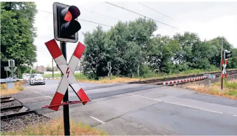  ?? FOTO: HEIKO KEMPKEN ?? Nun ist es klar: Der Bahnüberga­ng Schwanenst­raße wird ersatzlos geschlosse­n.