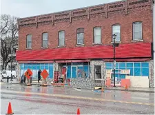  ?? CELESTE PERCYBEAUR­EGARD THE HAMILTON SPECTATOR ?? Crew members for the Amazon show “Motorheads” work outside the old Home Hardware building on Grand River Street North in advance of filming on Tuesday.